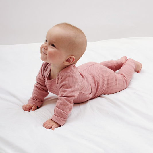 סט בגד גוף ומכנסיים מכותנה אורגנית Blush