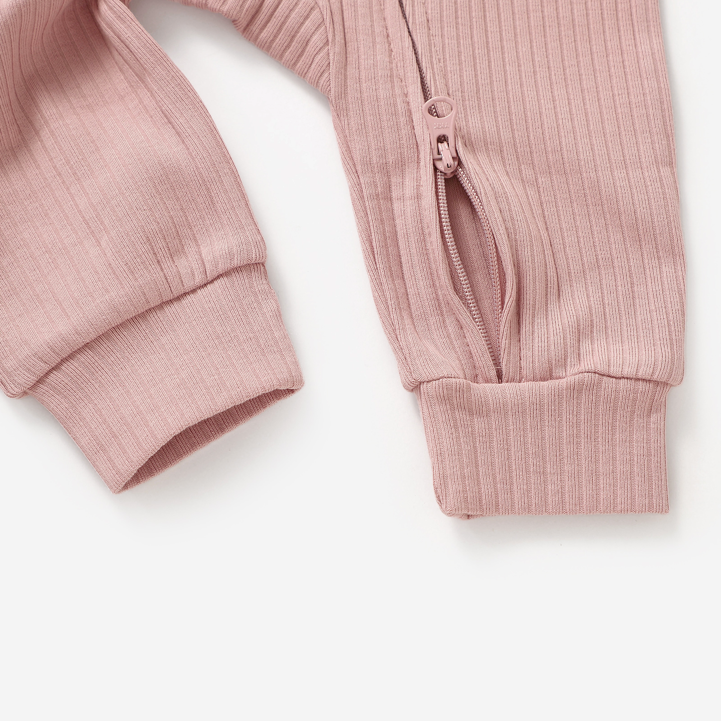 אוברול שרוול קצר עם רוכסן דו כיווני מכותנה אורגנית Blush