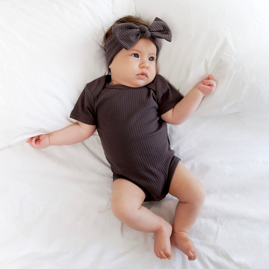 בגד גוף קצר מכותנה אורגנית Graphite